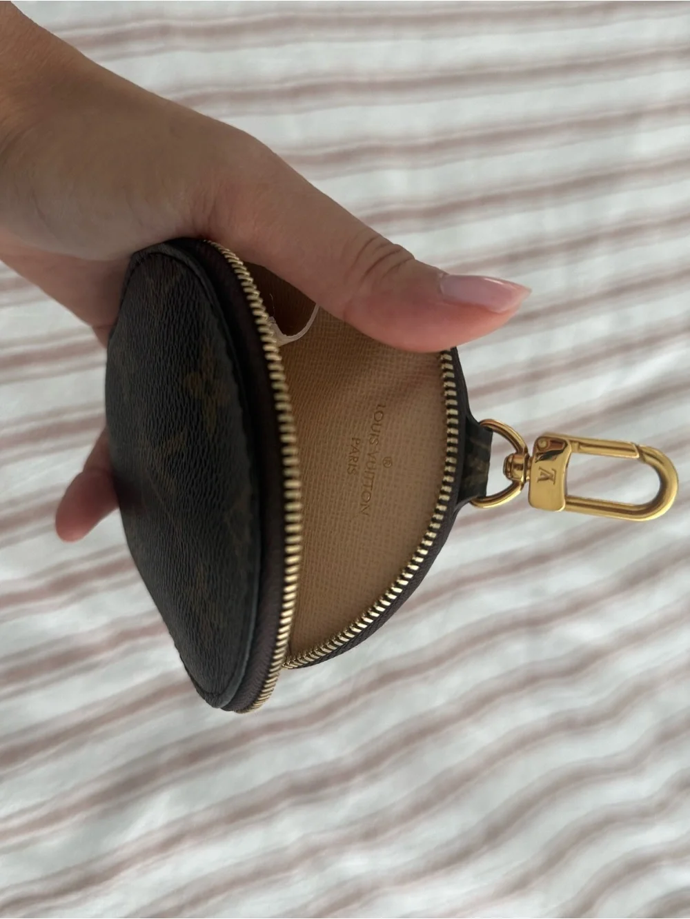 Louis Vuitton round coin